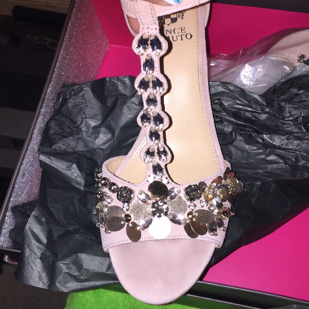Heels - Picture 2 of 5